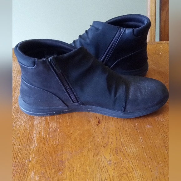 Black Winter Boots - Picture 3 of 6